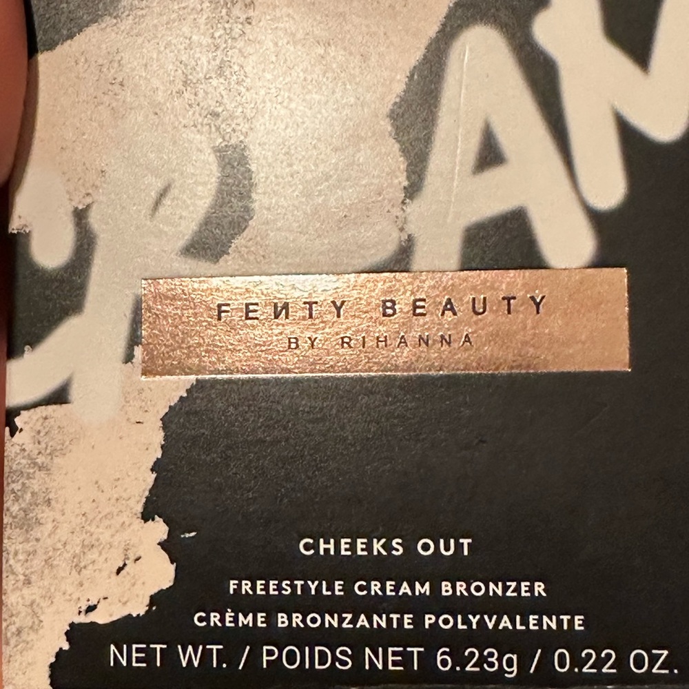 2 /$10NEW SEALED Fenty Beauty Cheeks Out Freestyle Cream Bronzer-HUNNIE GLAZE 04 - Picture 4 of 4